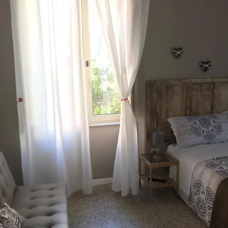 Bed & Breakfast Il Giardino Di Vico Neve 4*